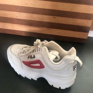 Fila tennis shoes size 8